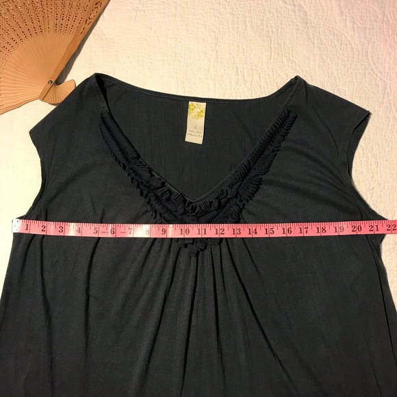 Anthropologie Top Ruffle V-Neck Charcoal  L - Picture 4 of 7